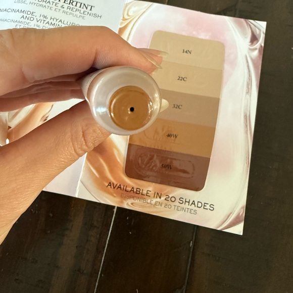 Lancome Teint Idole Ultra Wear Suncare - Silver Packaging - Picture 2 of 2